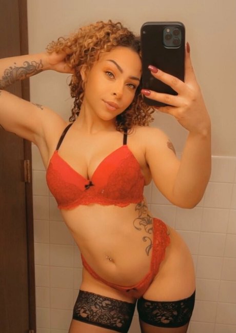 lilylightskin OnlyFans Model Fotos