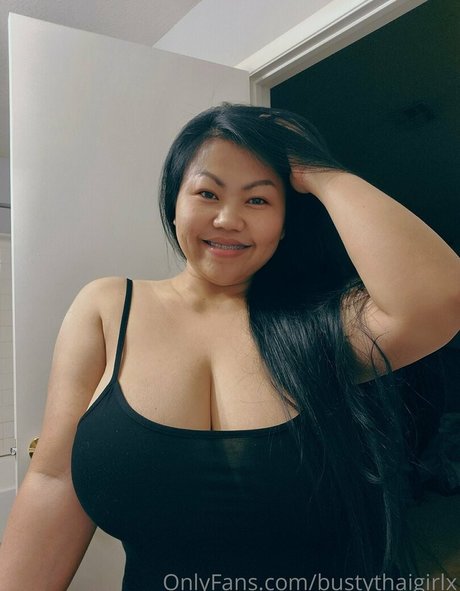 bustythaigirlx OnlyFans Archiv