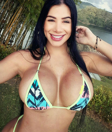 Jakeline Serna OnlyFans Arsch Leak
