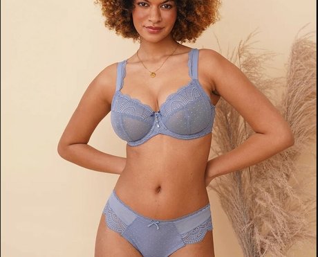 Ange Sophie Reich OnlyFans Arsch Leak