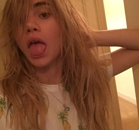 Suki Waterhouse Po OnlyFans