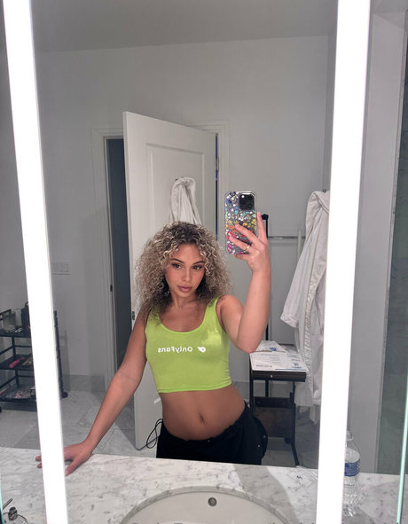 kickingitwithk Strip OnlyFans