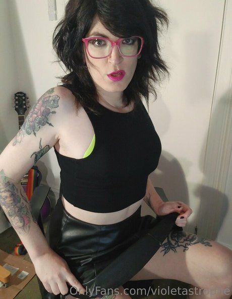 Violet Nothing Nackt auf OnlyFans