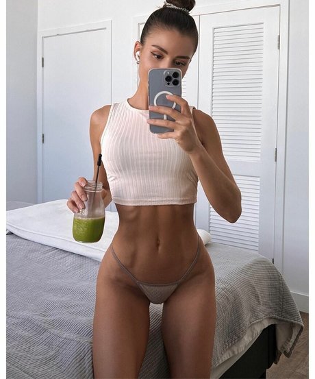 Coco Nadia Brüste OnlyFans