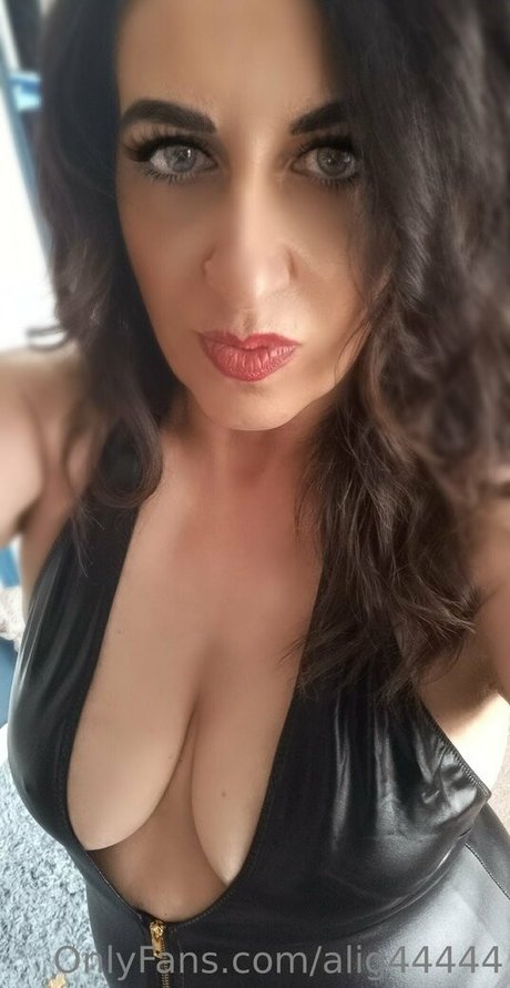 alig44444 OnlyFans Nacktbilder