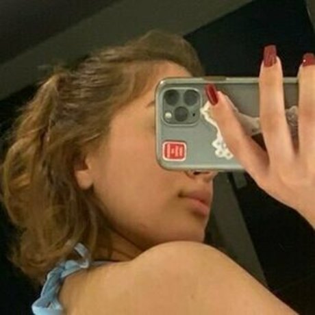 lzzle Oben ohne OnlyFans