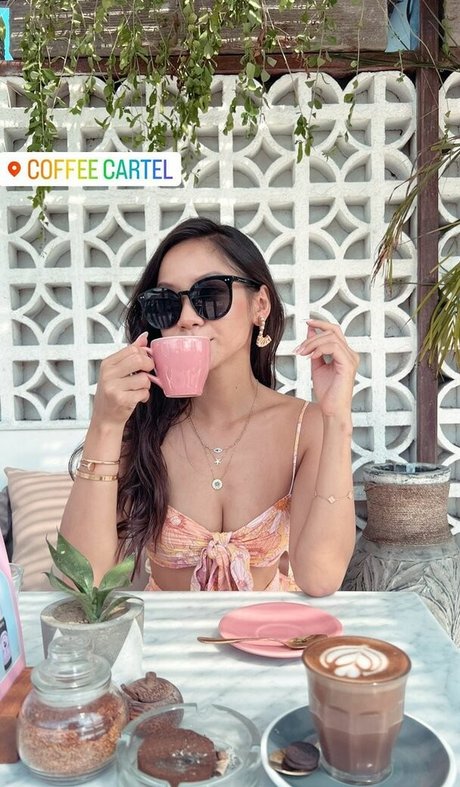 Novita Lam OnlyFans Nacktbilder