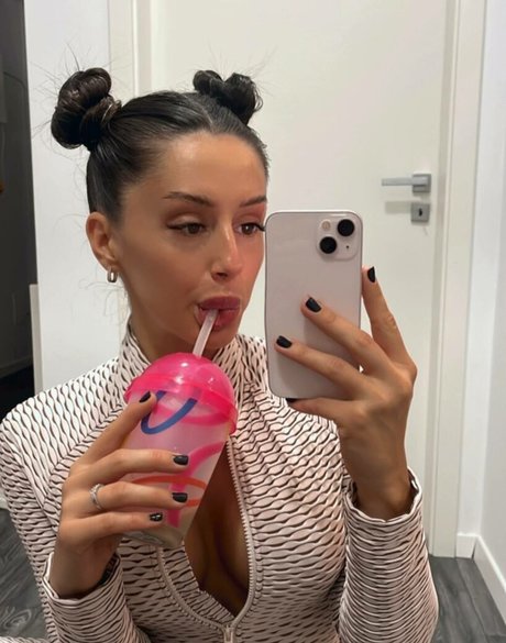 Adalline Nacktbilder OnlyFans