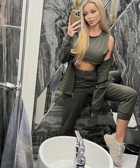 Thiisdag Nacktbilder von OnlyFans