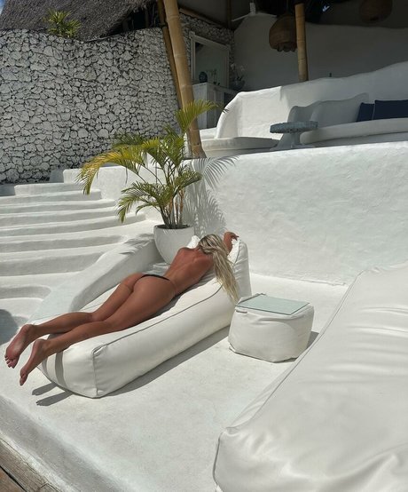 Phoebe Isobel OnlyFans-Creator