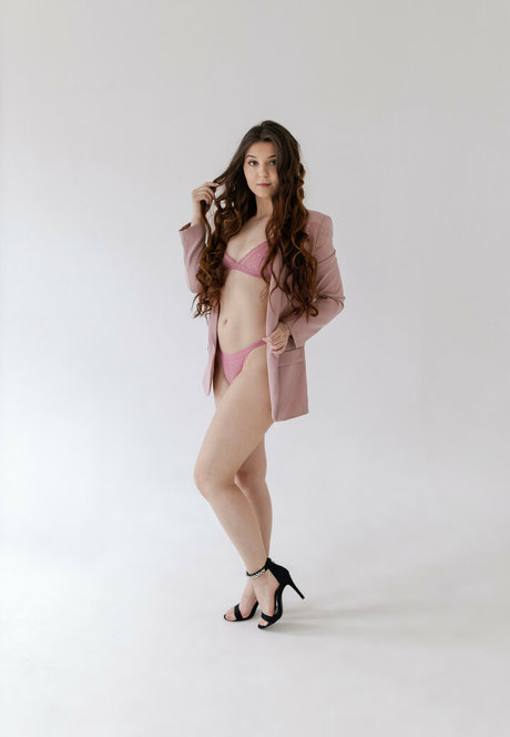 Leisy Lucy OnlyFans explizite Inhalte