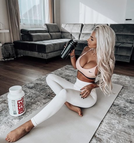 Nikola Rihova Nacktbilder-Leaks von OnlyFans