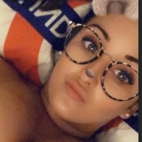 BustyBrunetteS OnlyFans-Inhalte