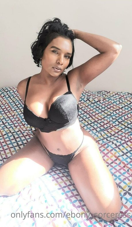 ebony sorceress OnlyFans Lesbisch