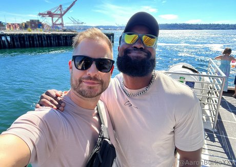 aaronburkexxx OnlyFans Bilder