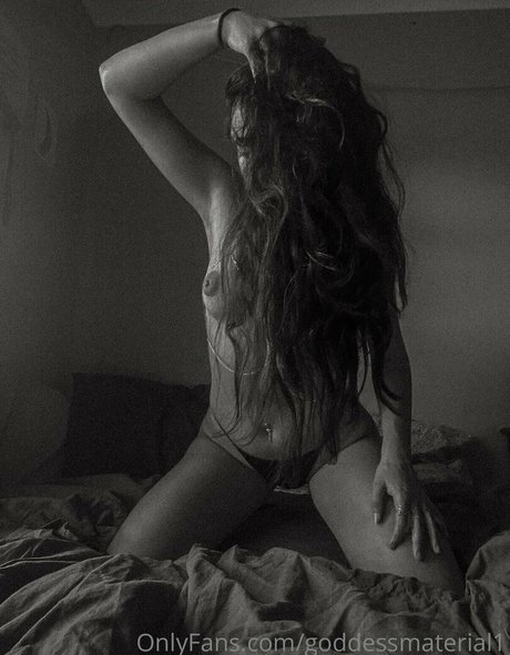 Goddessmaterial1 Bilder OnlyFans