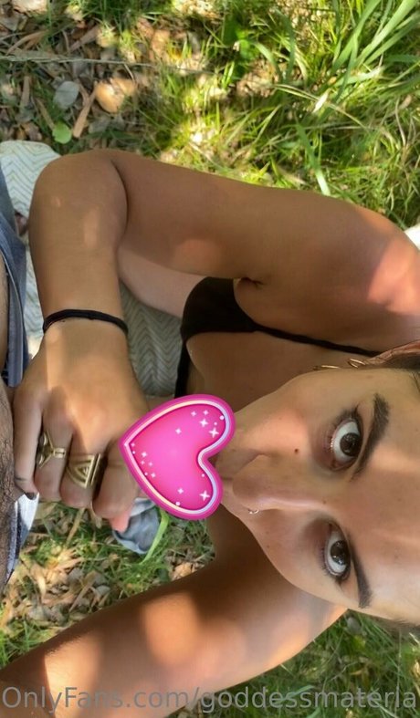 Goddessmaterial1 OnlyFans schlank