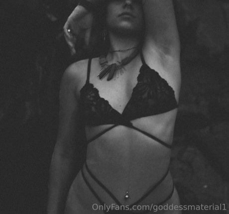 Goddessmaterial1 OnlyFans schlank