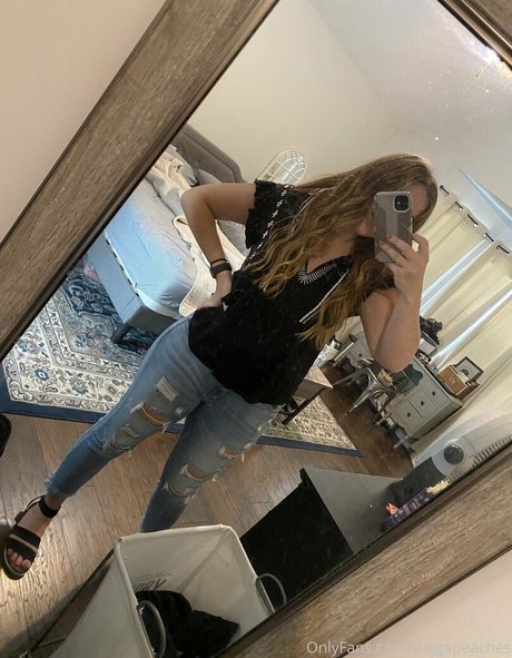 hotwife peachesfree OnlyFans Striptease