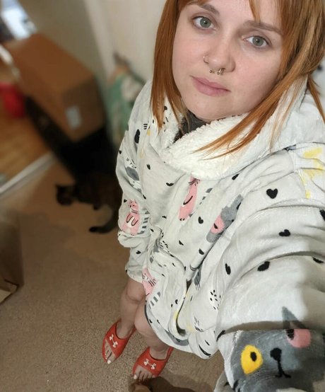 constanceflame OnlyFans schlank