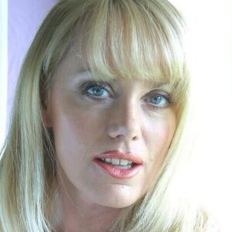 Louise Hodges OnlyFans schlank