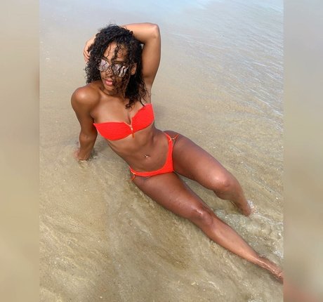 bodied by liz OnlyFans nackte Brüste