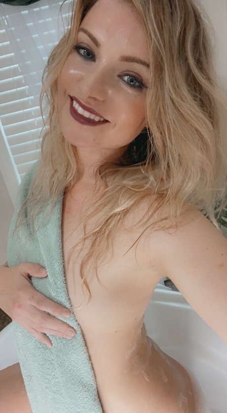 DearJess OnlyFans nackte Brüste