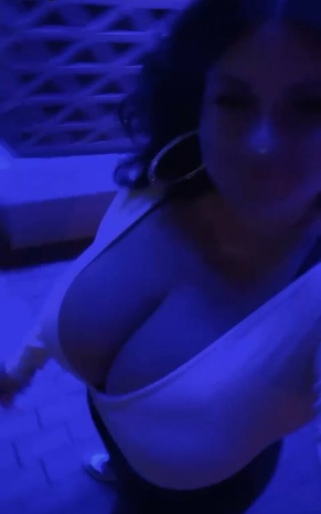 Mila Pink OnlyFans Bilder