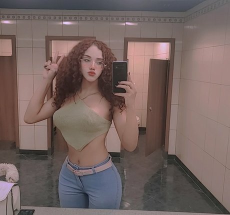 Angelinanpinelaa OnlyFans Bilder