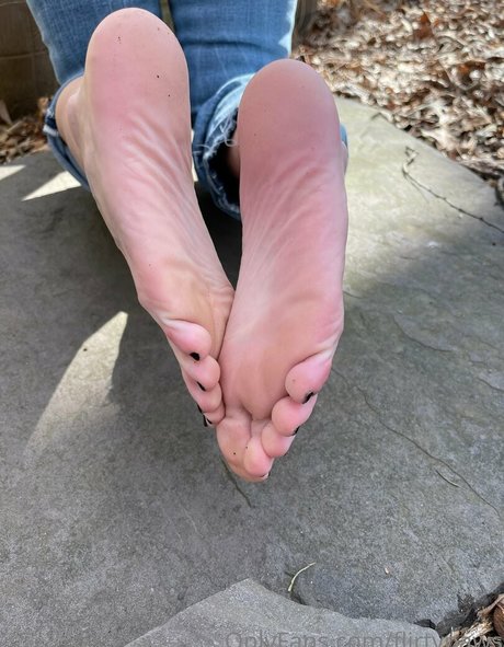 flirtypaws OnlyFans schlank