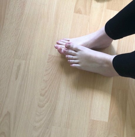 just me and my feet OnlyFans geleakte Brüste
