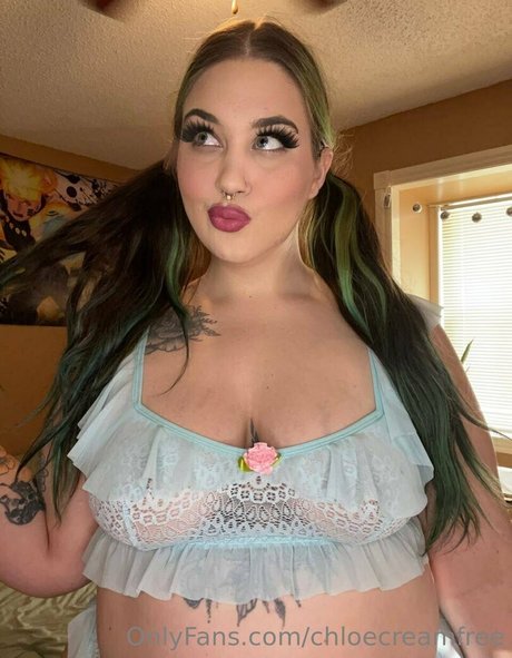 chloecreamfree OnlyFans Model Bilder