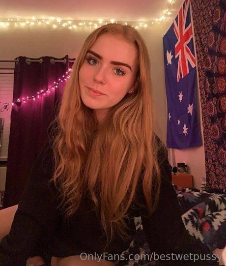 bestwetpussy OnlyFans Model Bilder