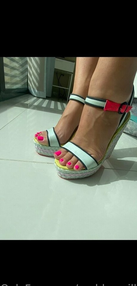 goddesssilkysolesfree OnlyFans Bilder