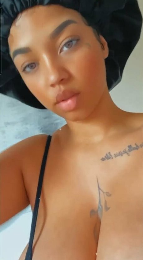 latina-dienstmädchen onlyfans sexy nackt Fotos