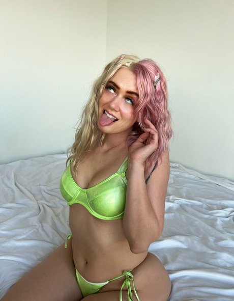 pinkfloweremoji Leaked OnlyFans Fotos