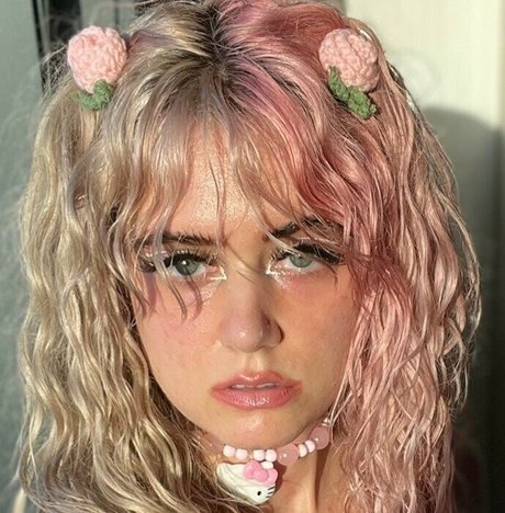 pinkfloweremoji OnlyFans Leak