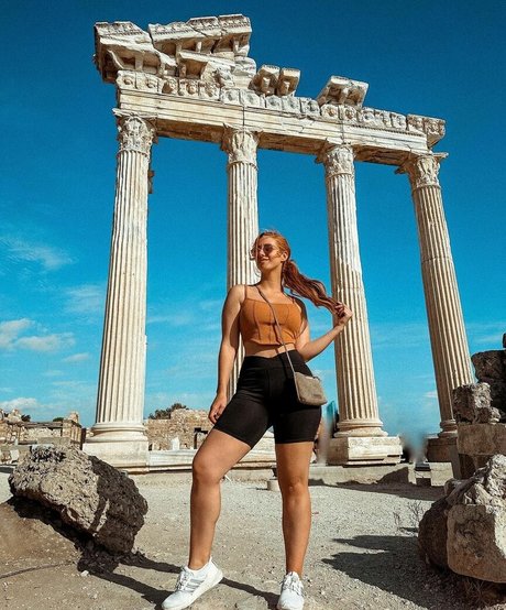 Lara Loft Nackt OnlyFans