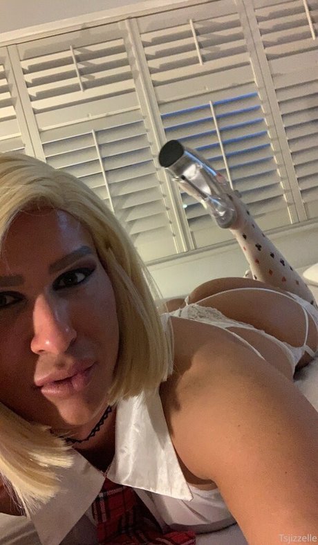 missjizzelle OnlyFans Model Bilder