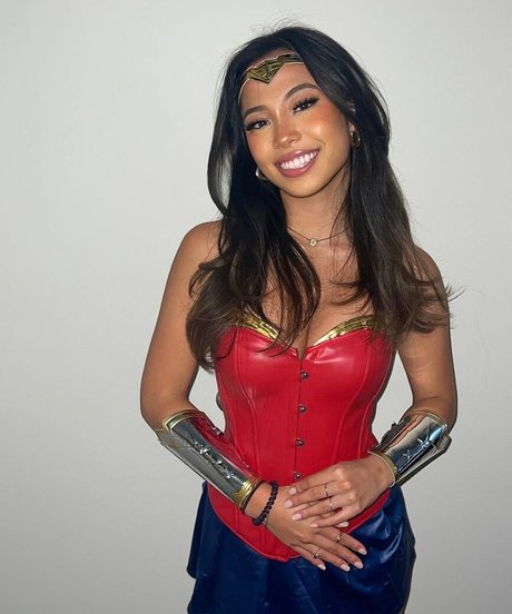 Arienne Monteclar Nackt auf OnlyFans Leaks