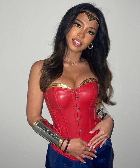 Arienne Monteclar OnlyFans Bilder