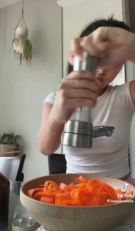 Issa Okamoto OnlyFans Bilder