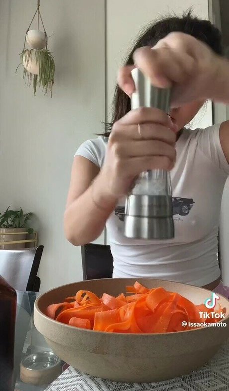 Issa Okamoto OnlyFans Nacktbilder