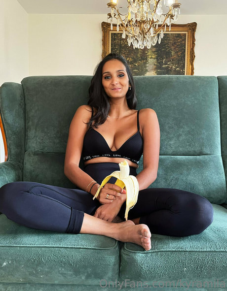 kyramila OnlyFans nackte Brüste