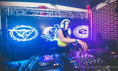 vybrantvibesofficial OnlyFans XXX