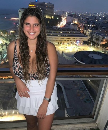 Coral Hagag OnlyFans Model Fotos