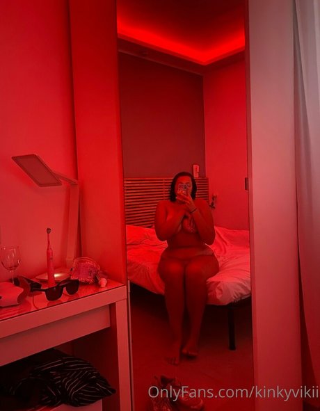 kinkyvikii OnlyFans Model Fotos