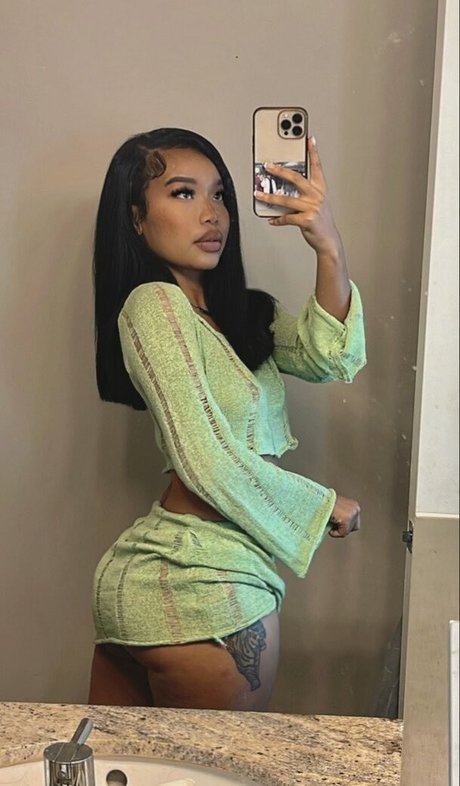 mikaadenise NurlyFans-Brüste