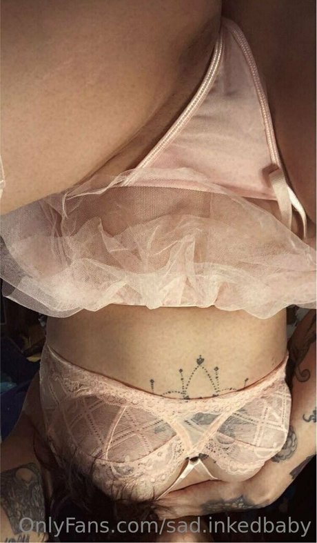 sad inkedbaby OnlyFans Lesbisch