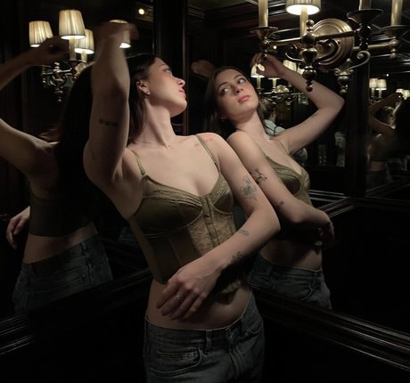 Lizzy McAlpine OnlyFans-Leaks